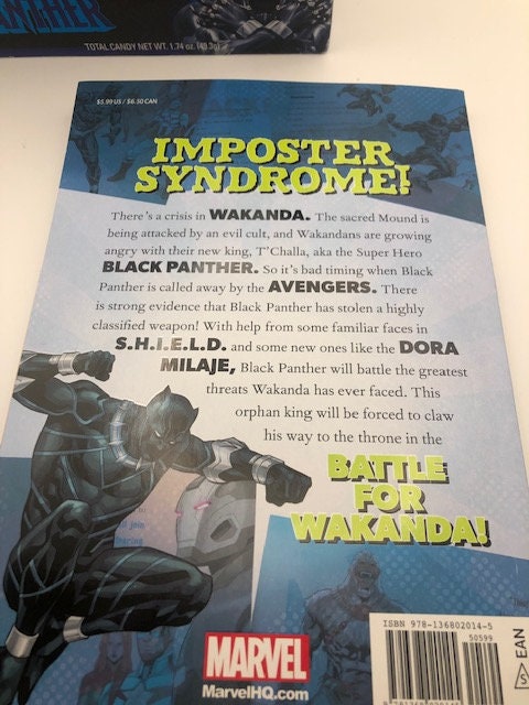 Marvel Black Panther Pez with Battle for Wakanda comic book